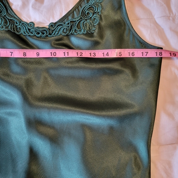 Escapades women's satin like green with embroidered trim camisole size small - Picture 3 of 14